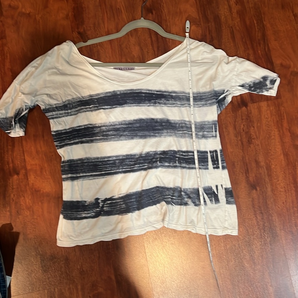 white and blue striped size medium lightweight t shirt - Picture 4 of 4
